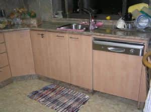 ארונות מטבח | קנטים ניקל, דלתות עגולות